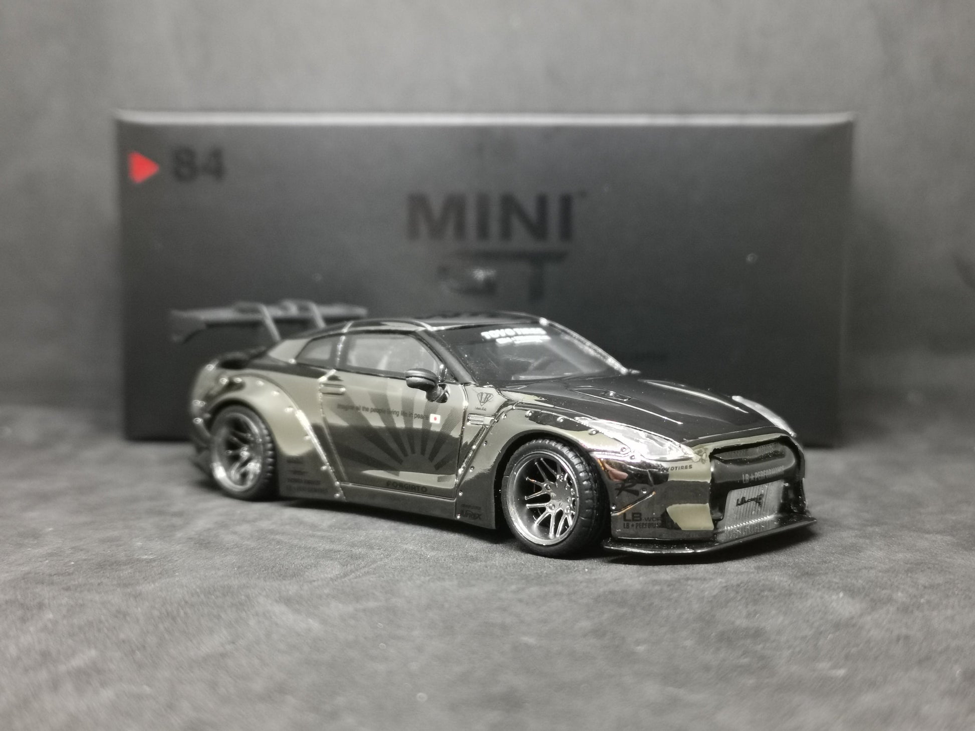 Mini GT No.84 LB Works Nissan GT-R
Black Chrome Mini GT