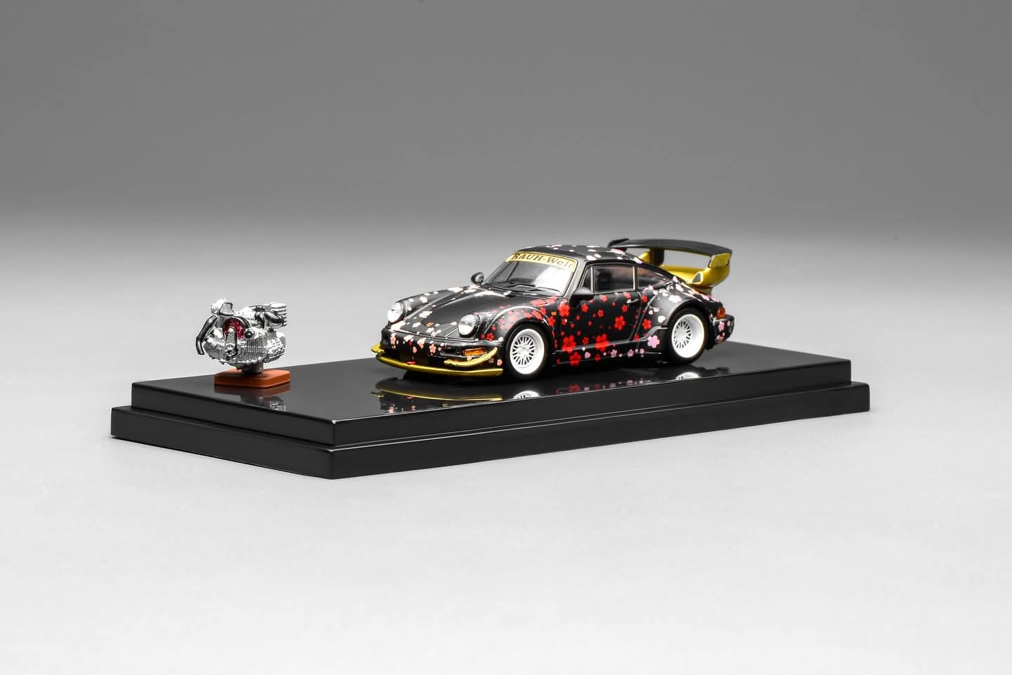 MotorHelix RWB 964 Porsche 911 - #10 / Aoki Sakura