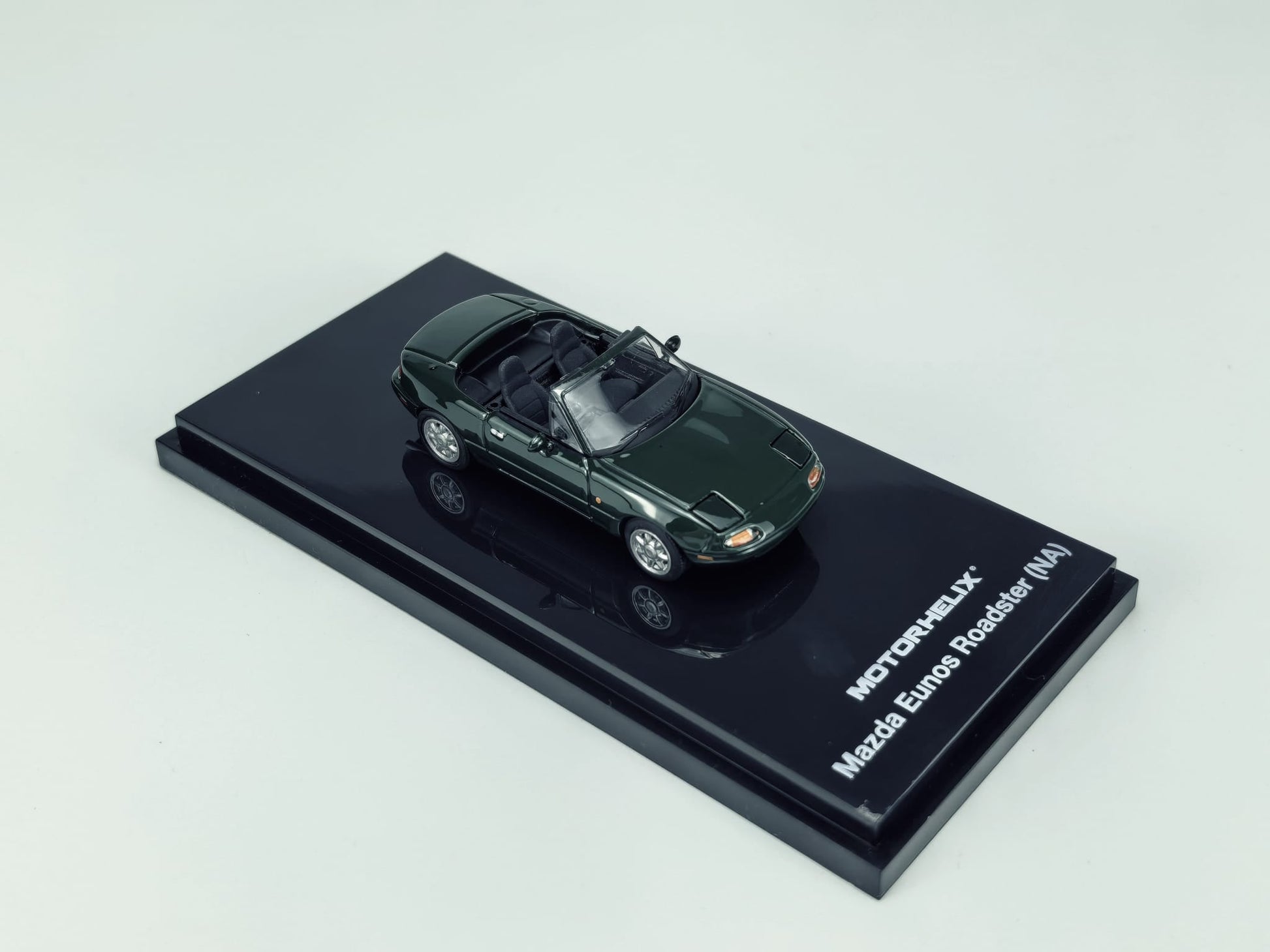 Motorhelix 1/64 Mazda Eunos Roadster NA RHD Dark Green - top view open
