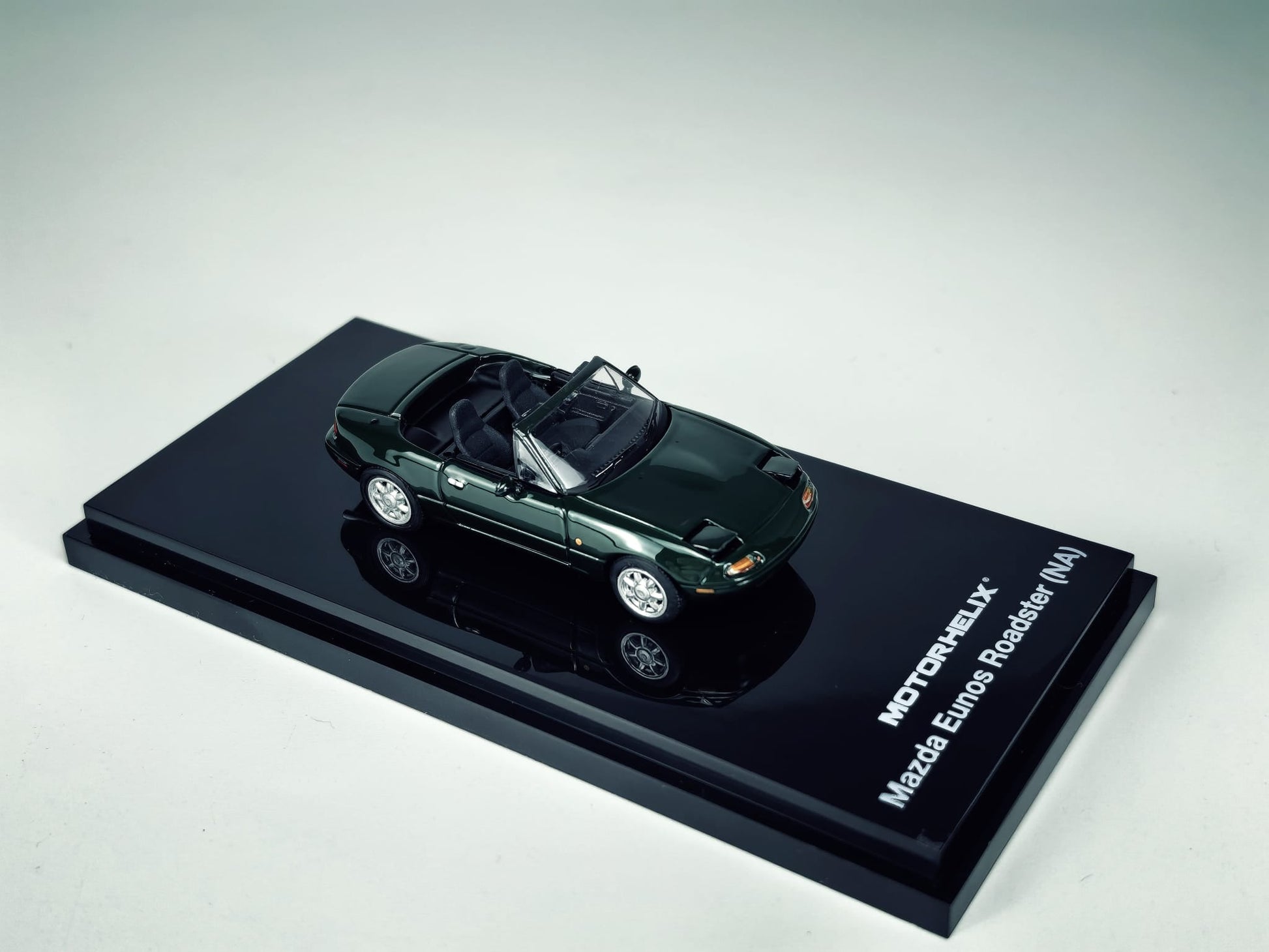 Motorhelix 1/64 Mazda Eunos Roadster NA RHD Dark Green - rear three quarter