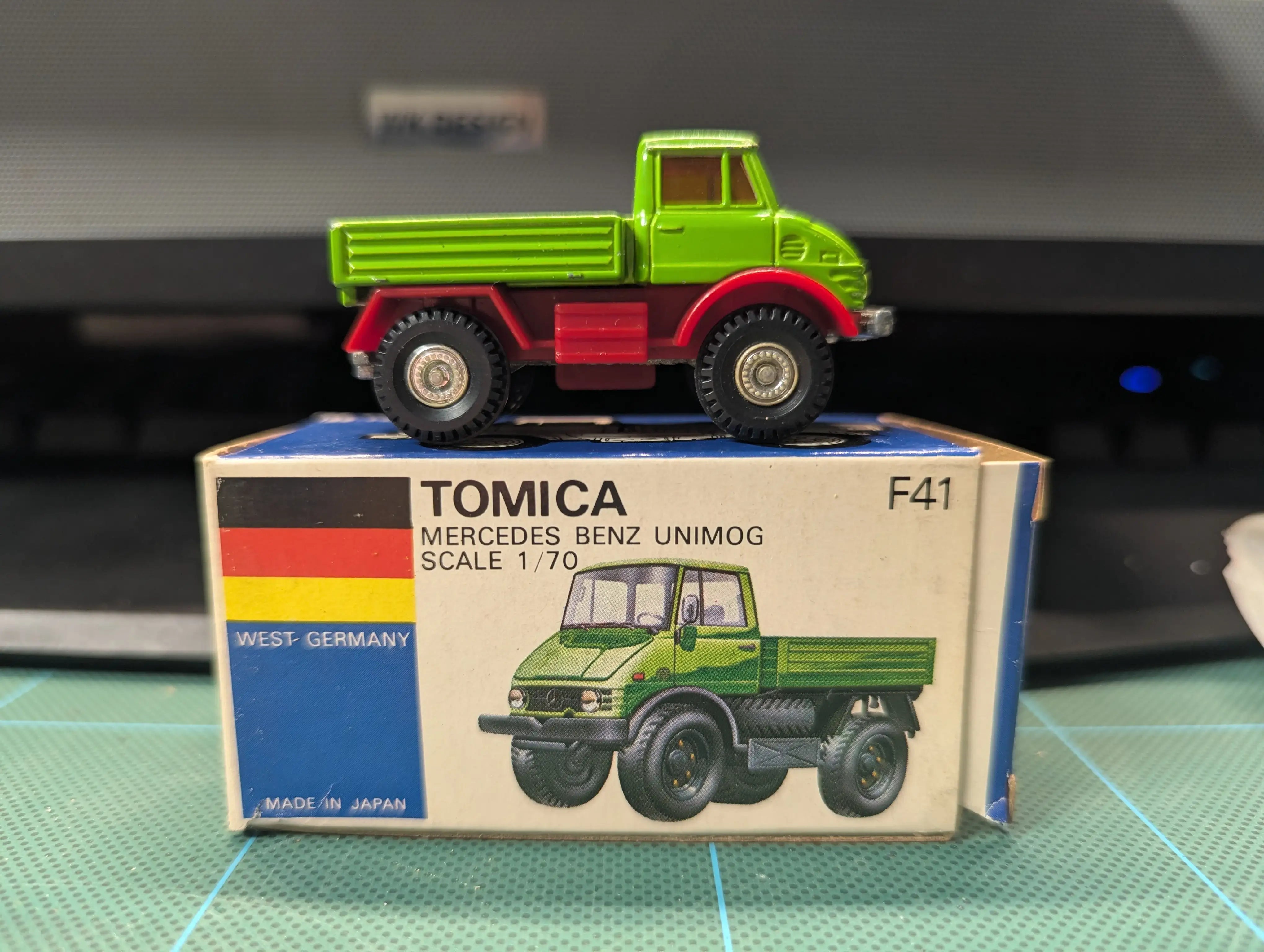 Tomica #F41 Mercedes Benz Unimog – Mobile Garage HK