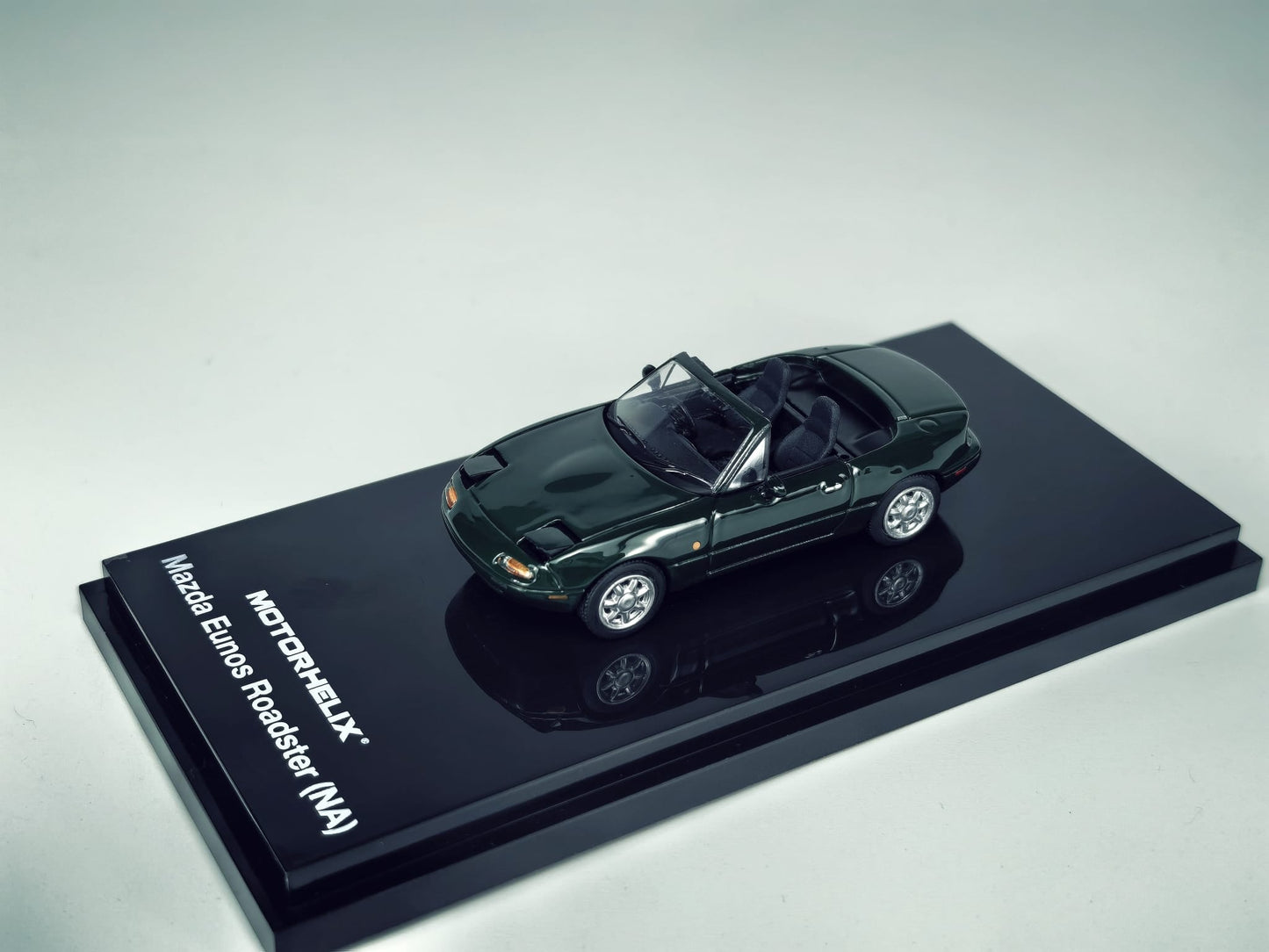 Motorhelix 1/64 Mazda Eunos Roadster NA RHD Dark Green - front three quarter open