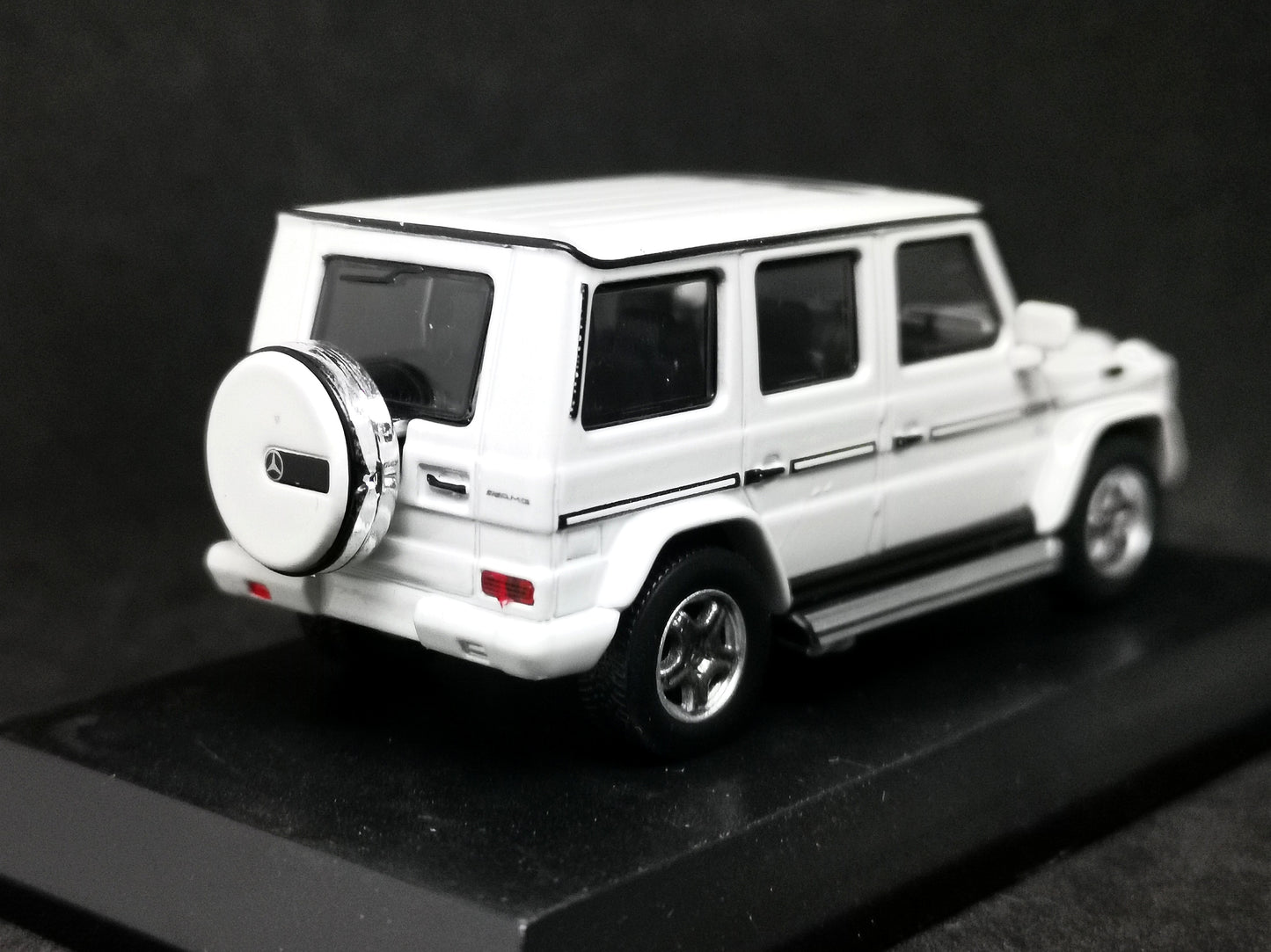 Kyosho 1:64 Scale Miniature Car Collection Mercedes-Benz G500 White