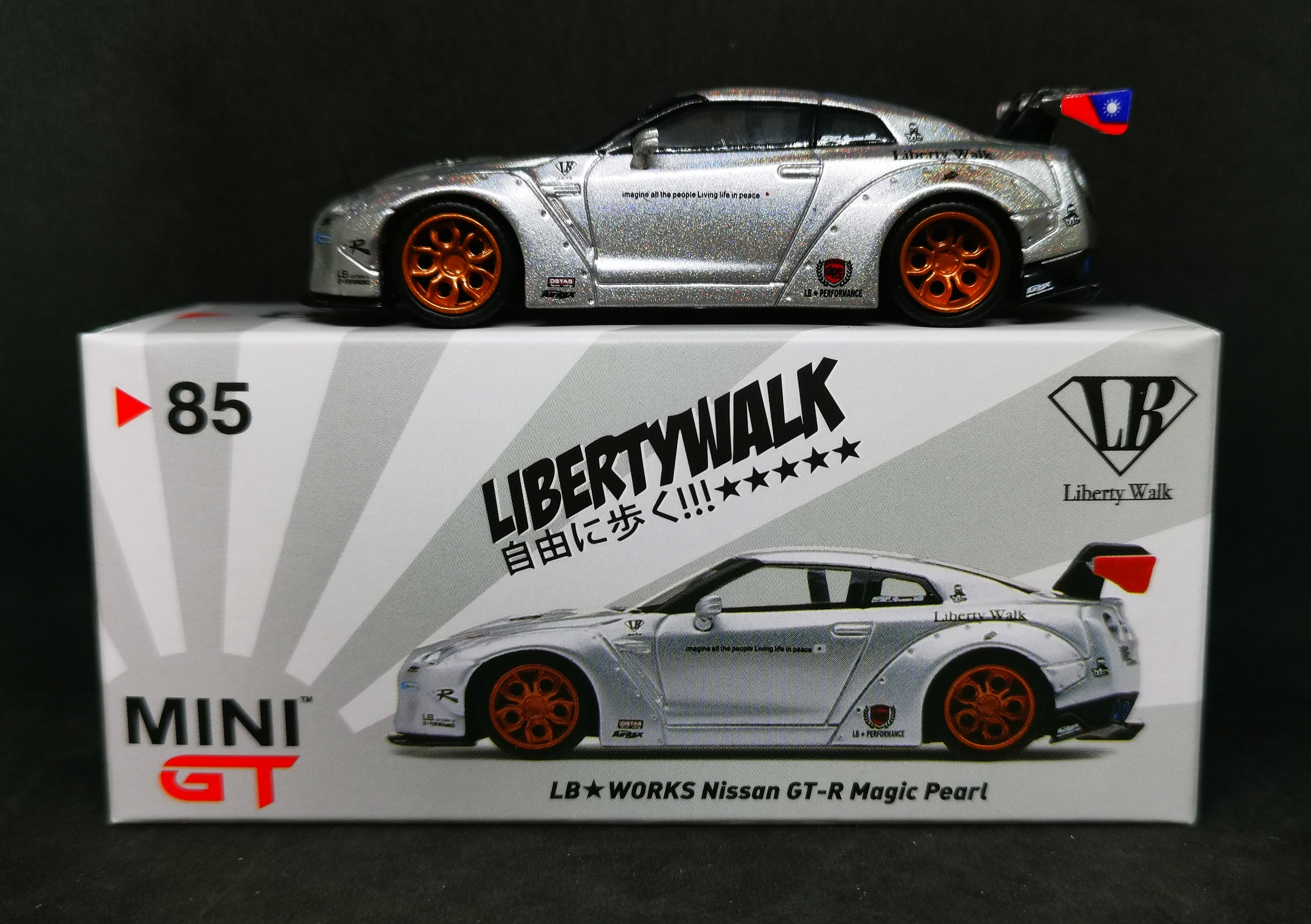 Mini GT #85 1:64 Scale LB Works Nissan GT-R Taiwan Exclusive Magic