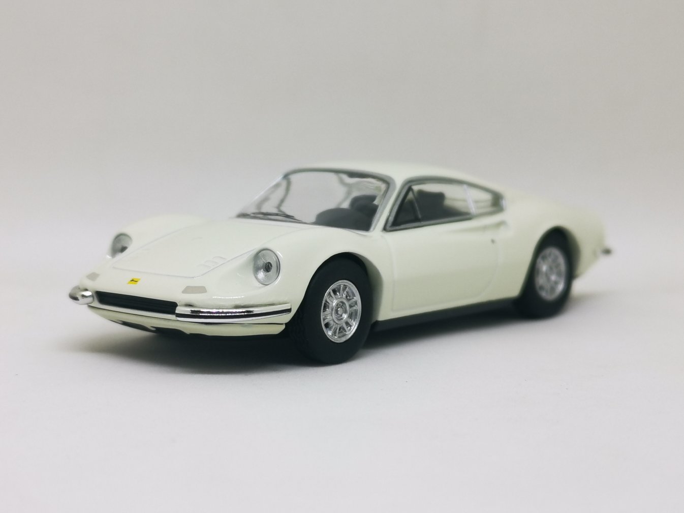 Tomytec Limited Vintage Neo Ferrari 246 GT Dino 1:64 SCALE White NEW IN BOX