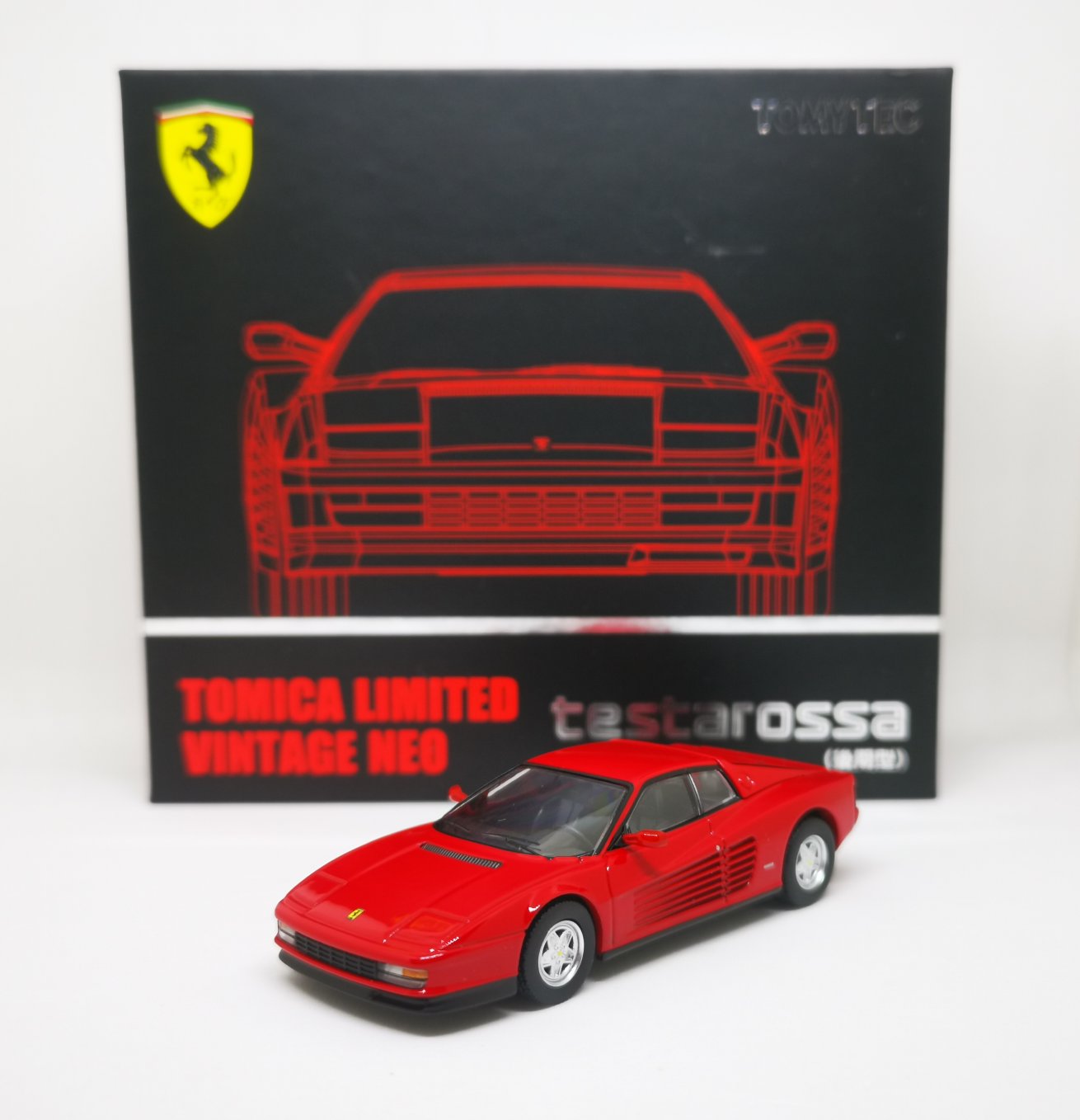 Tomica Limited Vintage Neo
Ferrari Testarossa