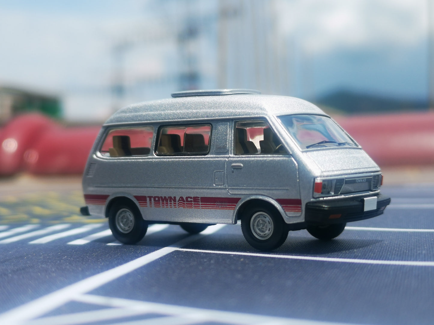 Tomica Limited Vintage Neo LV-N104c TOYOTA Town Ace Wagon 1800 Super Extra 81 Years (Silver)