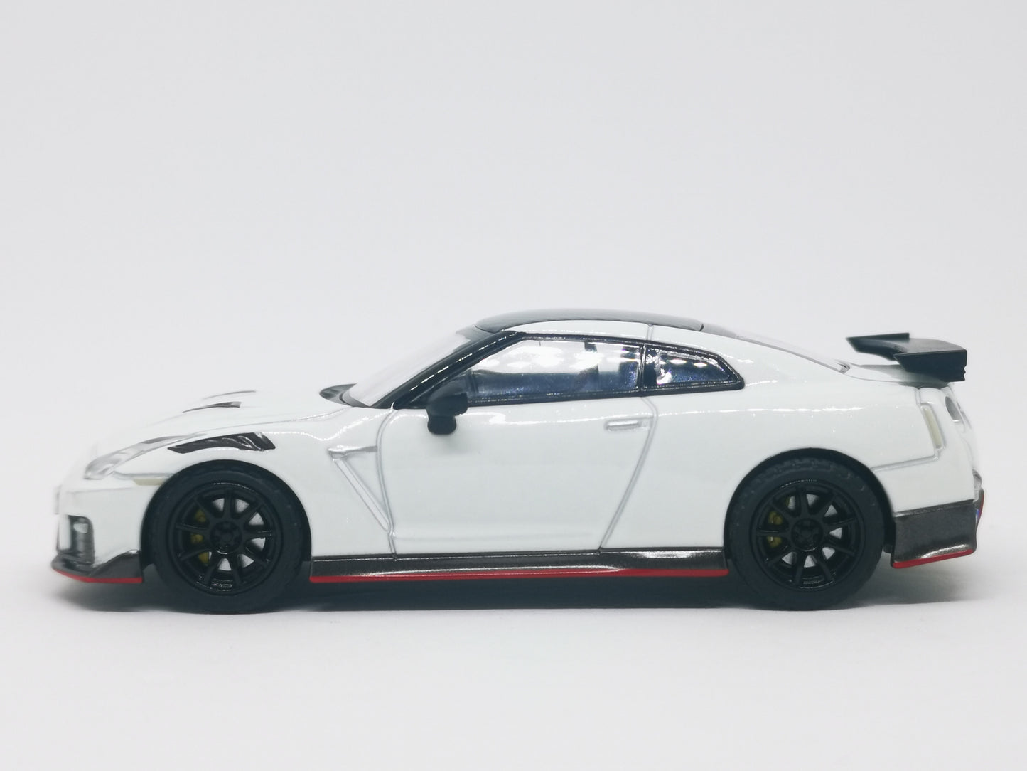 Tomica Limited Vintage Neo LV-N217a Nissan GT-R Nismo 2020 Model White