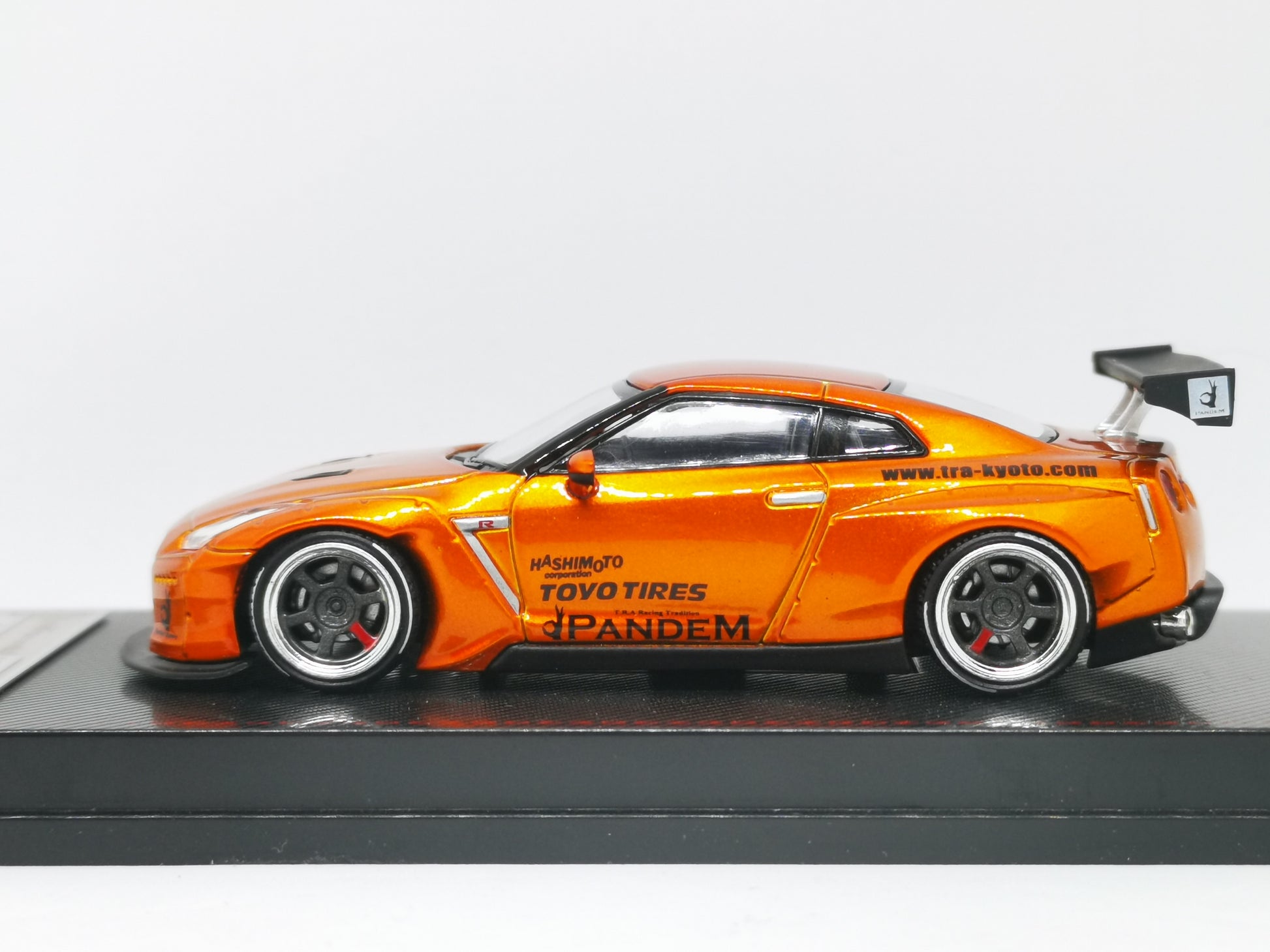 Ignition Model 1:64 Scale Pandem Nissan GT-R (Orange Metallic) Ignition Mode