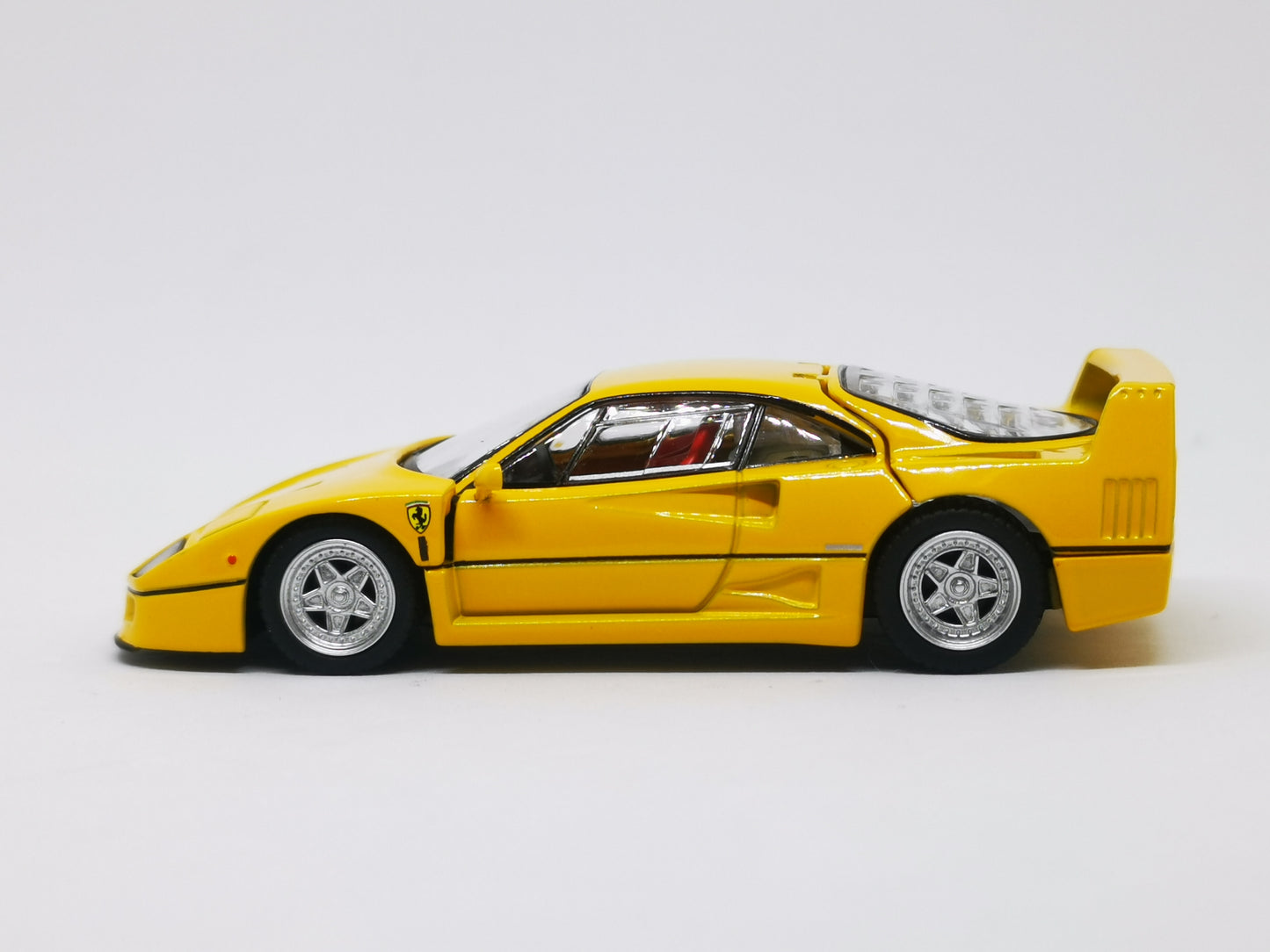Tomica Limited Vintage Neo Ferrari F40 (Yellow) Takara Tomy