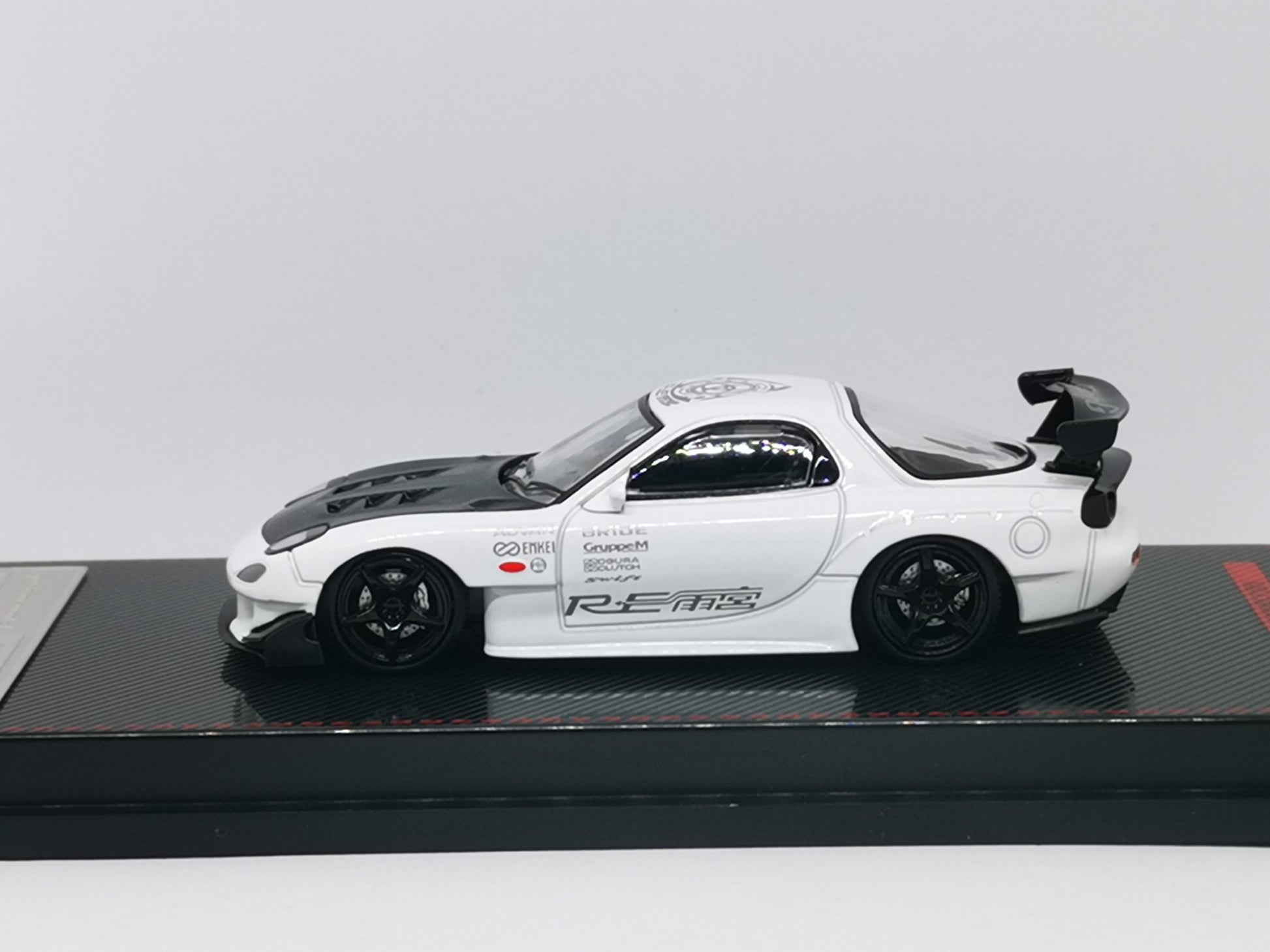 Ignition Model 1:64 Scale Mazda RX7 FD3S RE Amemiya White Ignition Mode