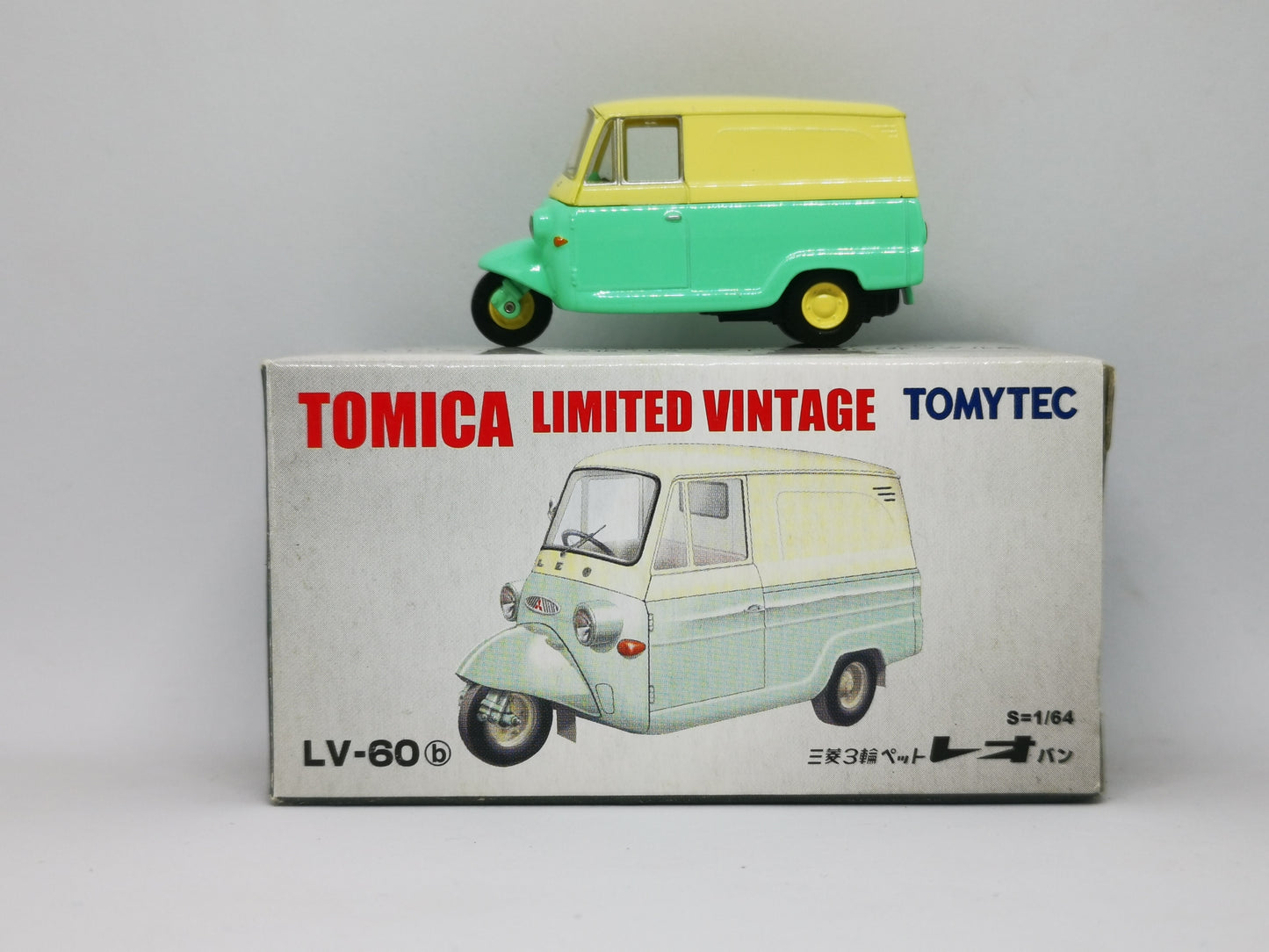 Tomica Limited Vintage
LV-60b Mitsubishi Pet Leo Van