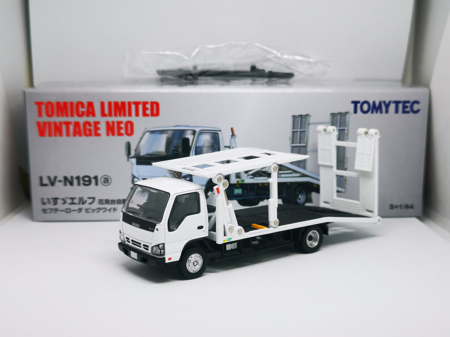 Tomica Limited Vintage Neo N191a Isuzu ELF Hanamidai Safety Loader Big wide
White