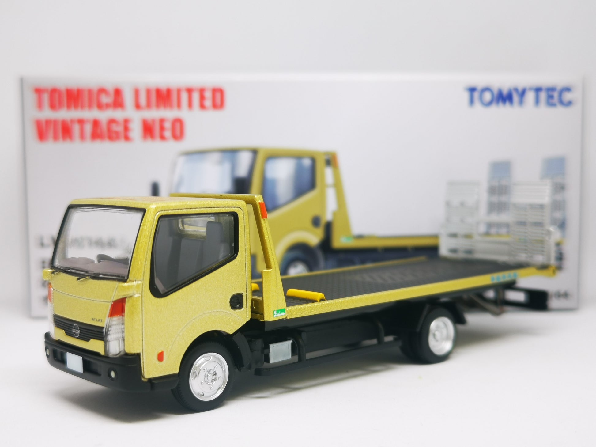 Tomica Limited Vintage Neo LV-N144c Nissan Atlas F24 Safety Loader (Gold) Takara Tomy