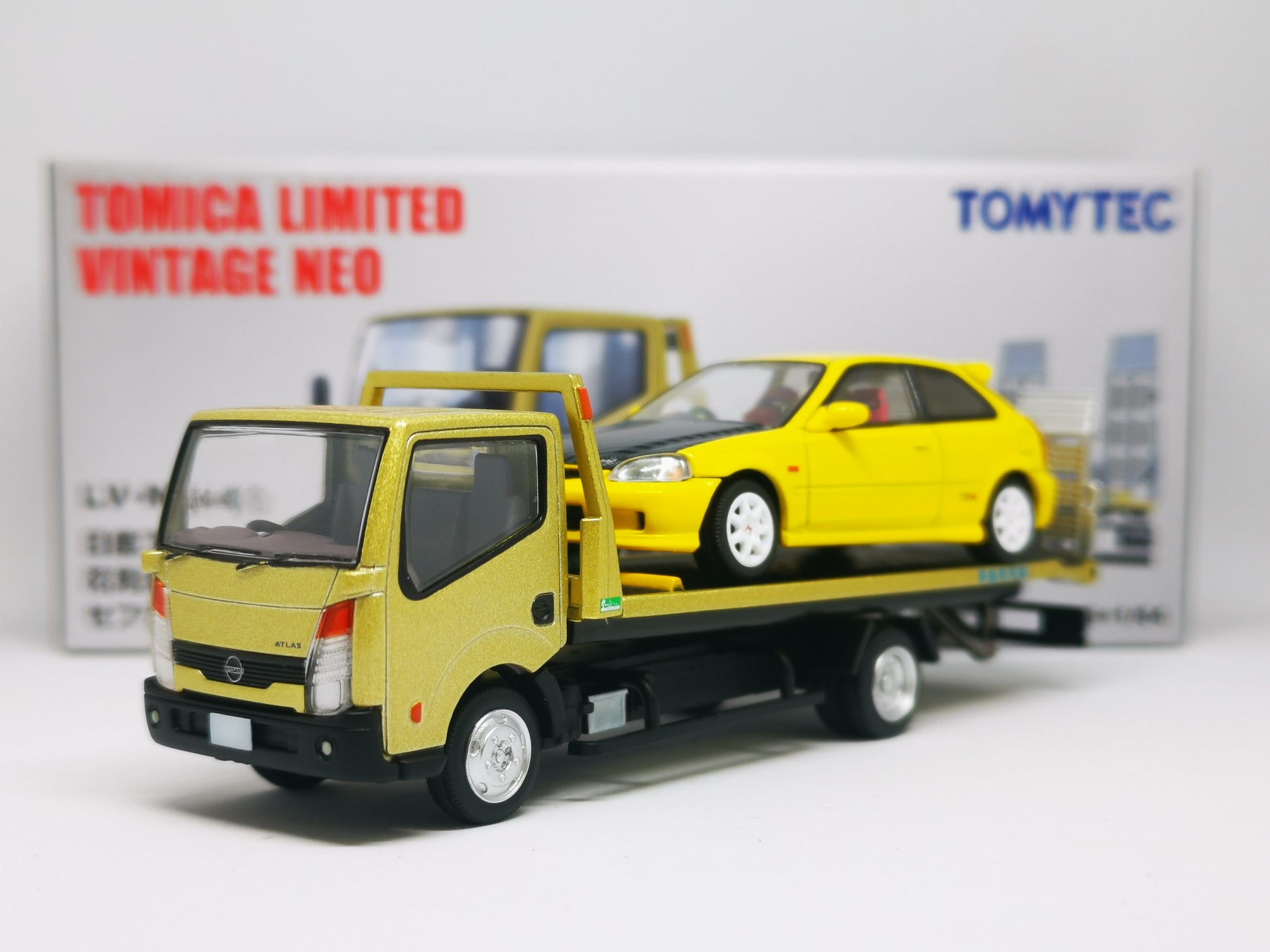 Tomica Limited Vintage Neo LV-N144c Nissan Atlas F24 Safety Loader (Gold) Takara Tomy