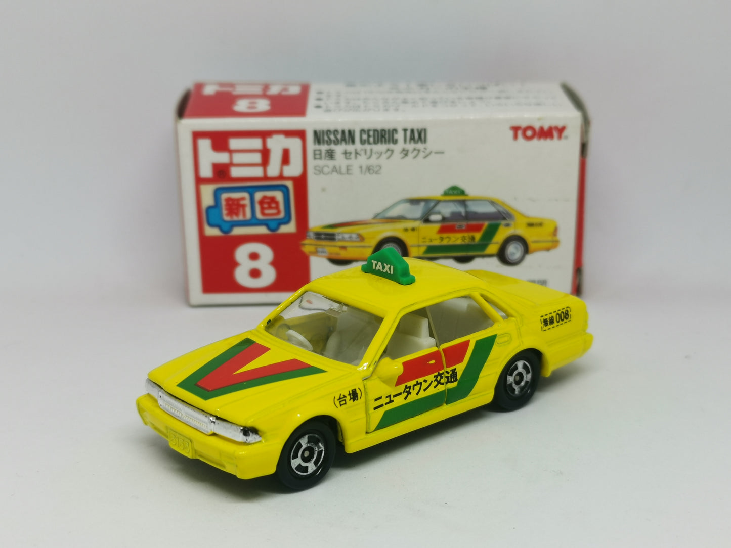 Tomica #8 Nissan Cedric Taxi