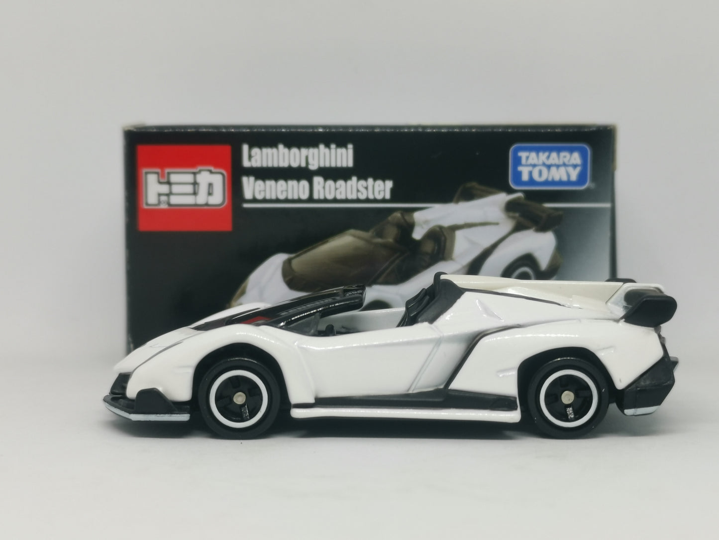 Tomica Hong Kong Exclusive Lamborghini Veneno Roadster (White)