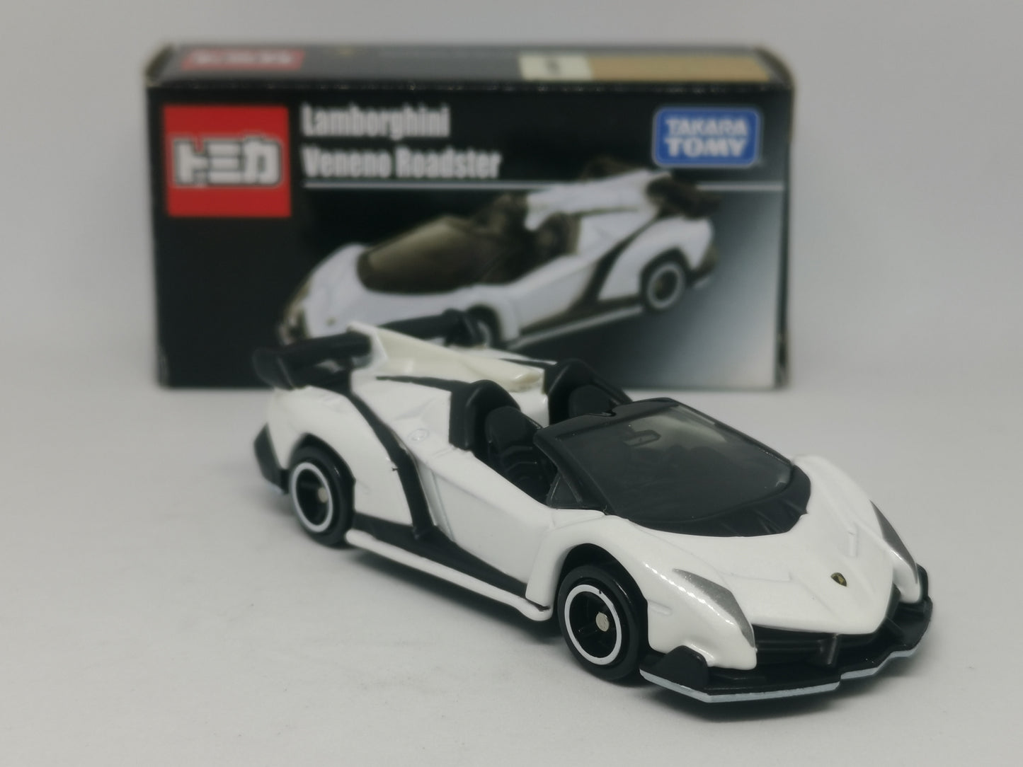 Tomica Hong Kong Exclusive Lamborghini Veneno Roadster (White)
