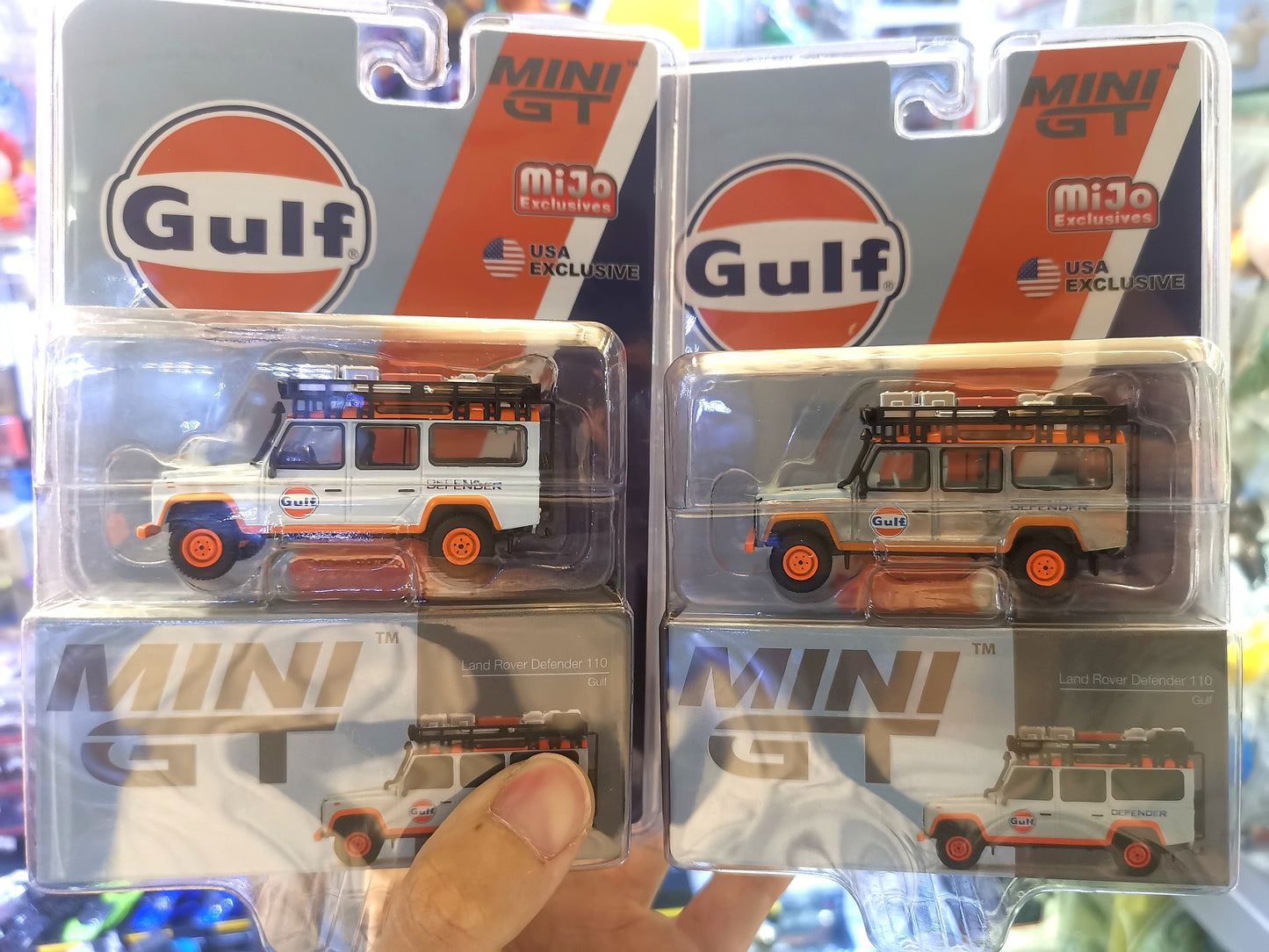 MiniGT #110 1/64 Land Rover Defender 110 Gulf