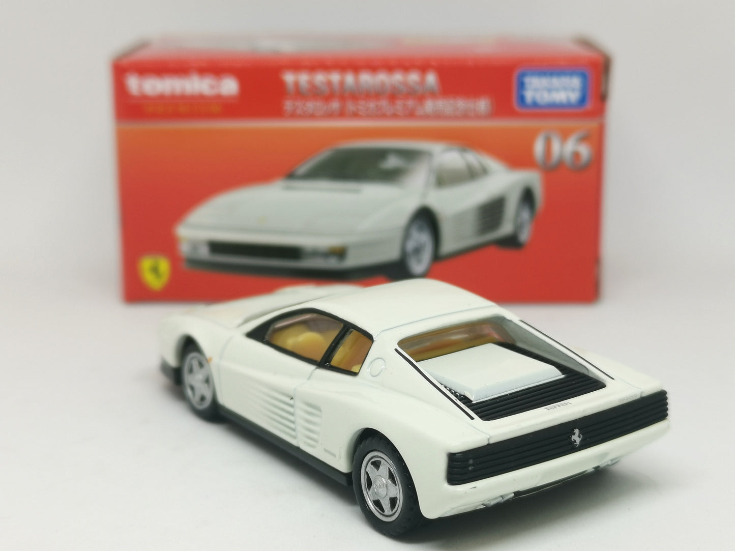 Unspun Tomica Premium #06 Ferrari Testarossa White