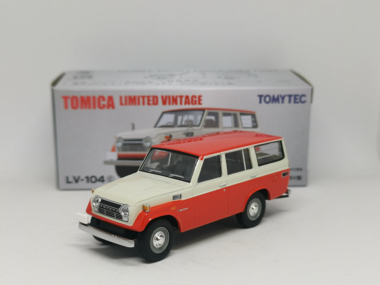 Tomica Limited Vintage LV-104c Toyota Land Cruiser FJ56V Red/White