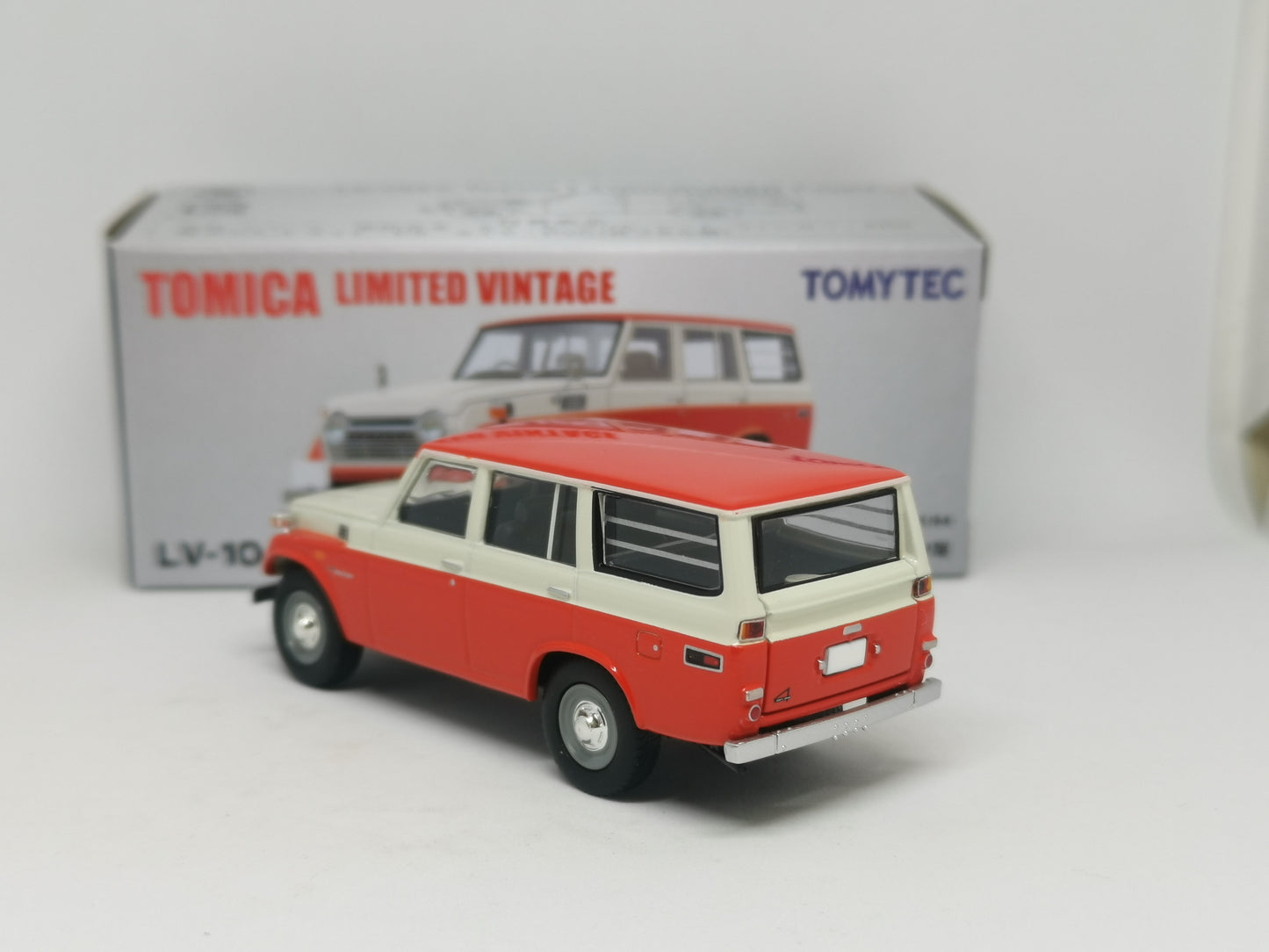Tomica Limited Vintage LV-104c Toyota Land Cruiser FJ56V Red/White