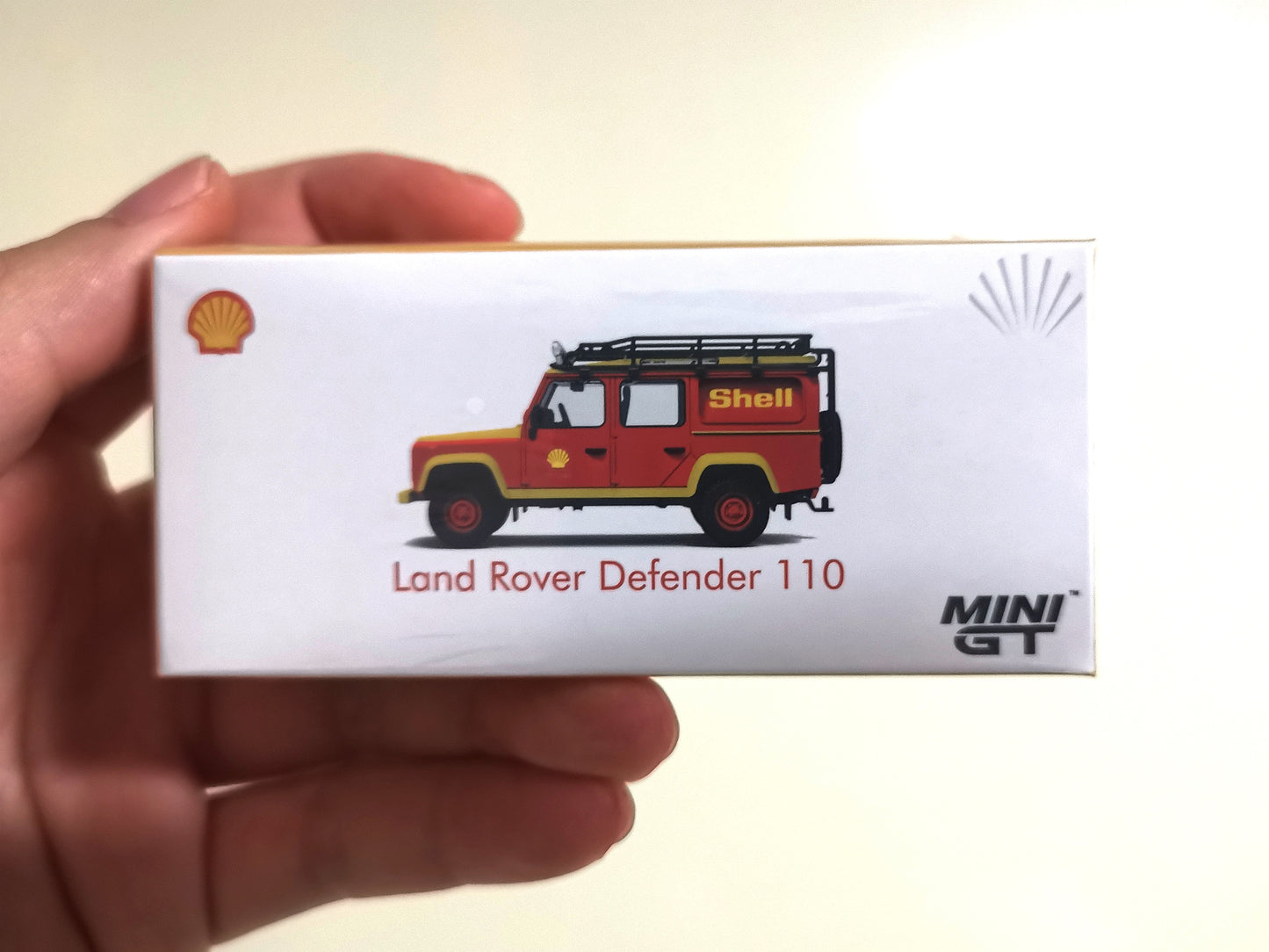 MiniGT x shell Exclusive #264 Land Rover Defender 110 Shell Mini GT