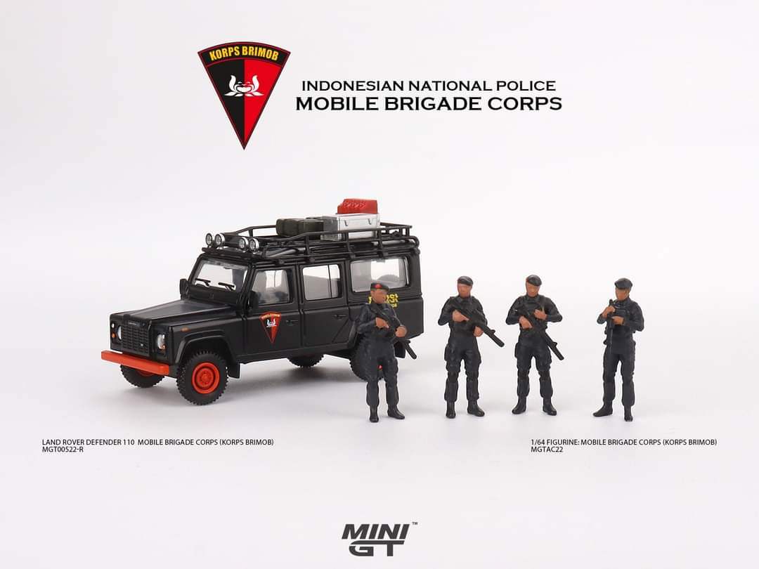 Mini GT MINI GT #522 1/64 Land Rover Defender 110 Mobile Brigade Corps (KORPS BRIMOB) -EMS Exclusive Land Rover Defender 110 WITH #AC17 Camel Trophy crew