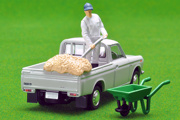 Tomica Limited Vintage LV-195c Datsun Truck 1300 Deluxe (White) with Figure