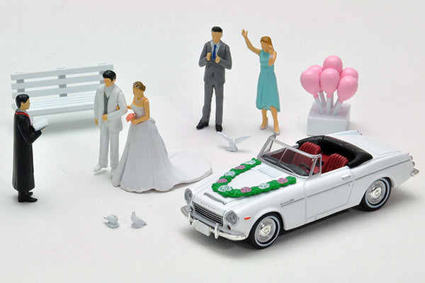 Tomica Limited Vintage Neo Diocolle 64 #Car Snap 13a Wedding
with Datsan 1600 sport Takara Tomy